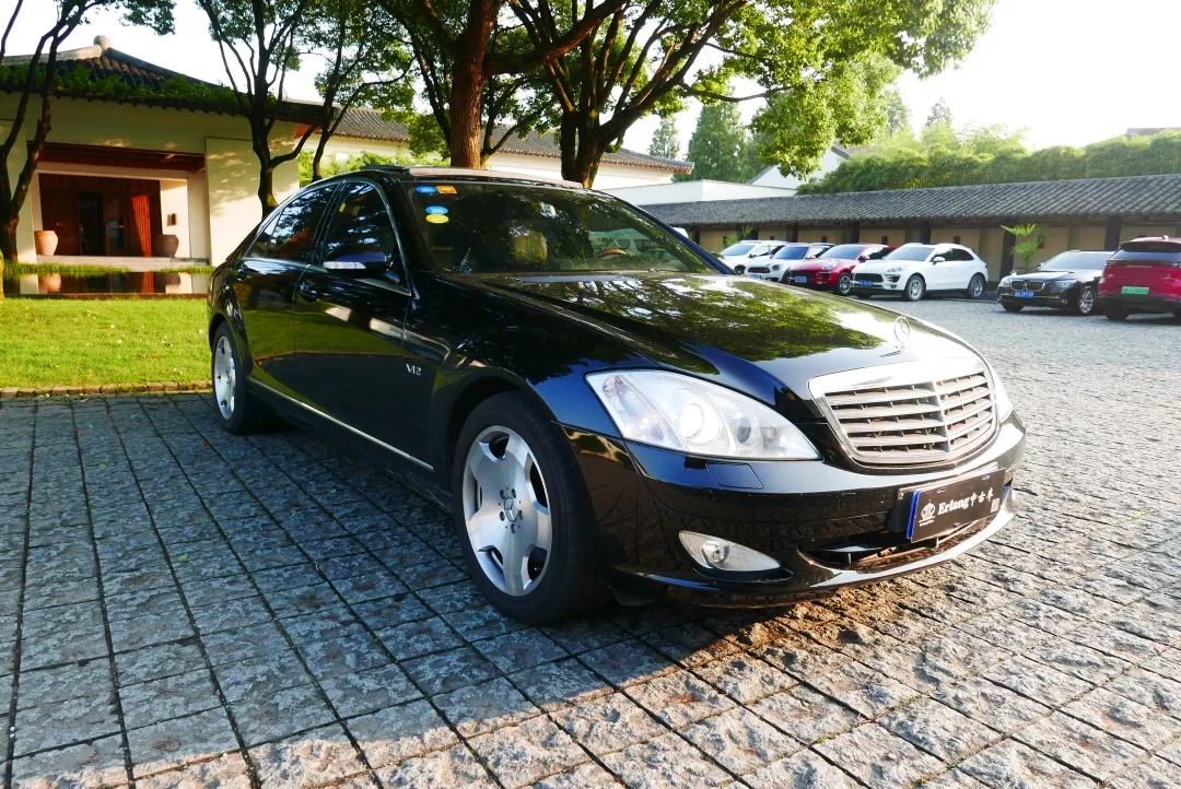 当年加购置税和保险落地近290万的w221s600