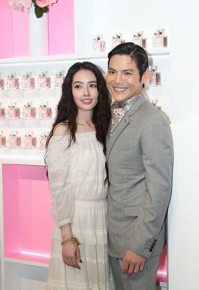 原创郭碧婷向佐携手亮相碧婷一袭白裙美成仙向佐复古油头欣赏不来