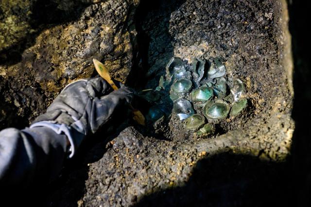 原创欧洲考古学家在湿度100的洞穴发现5000年前的宝藏堆