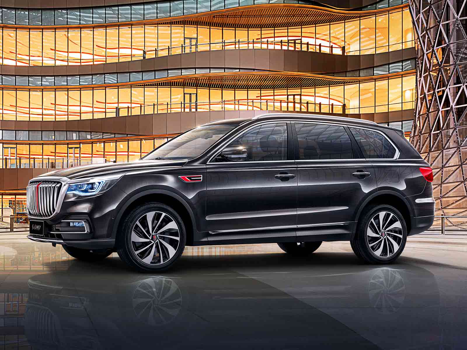 而这款红旗hs7其实就是今年继hs5之后推出的第二款suv车型了