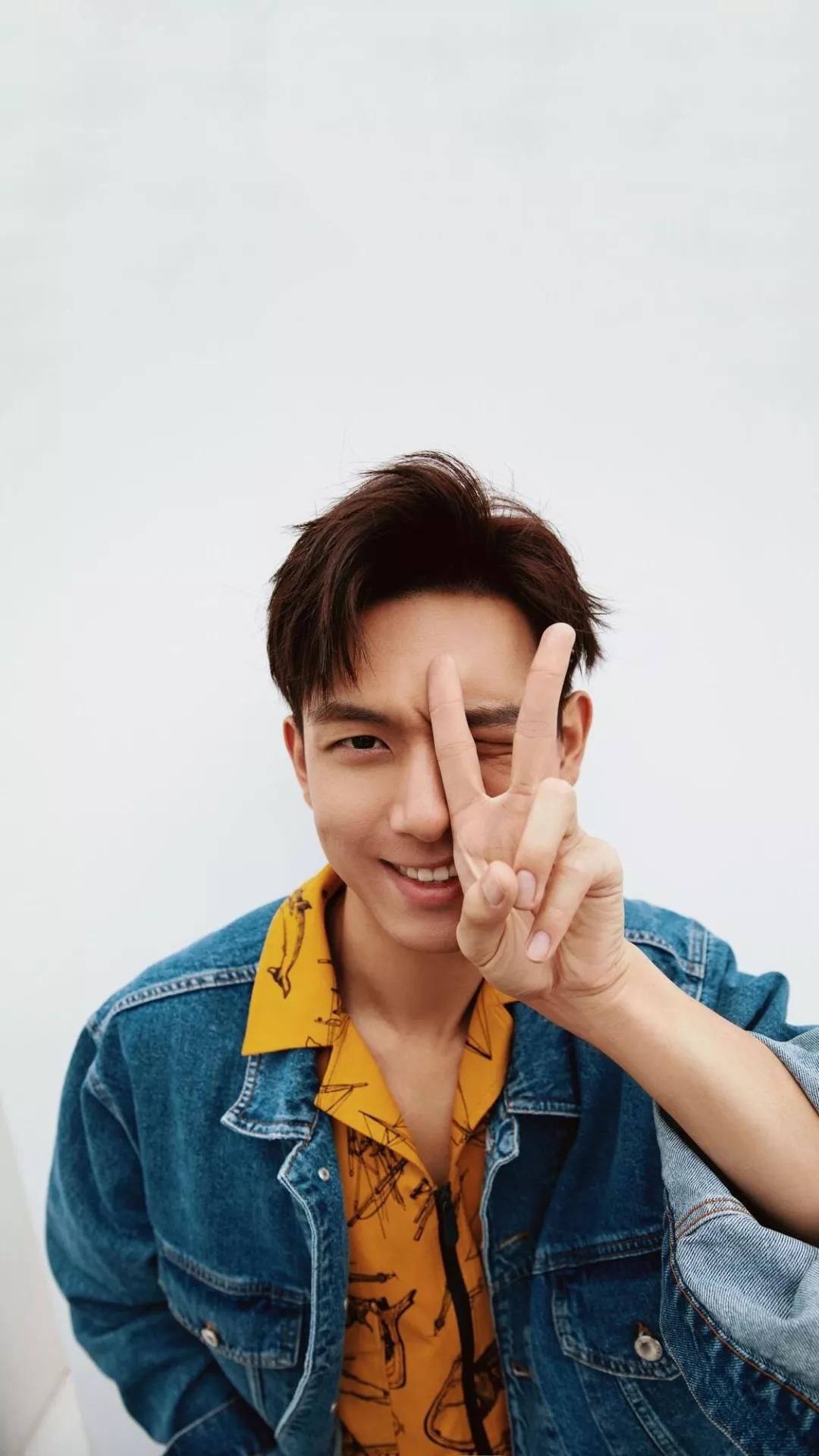 这个夏天手机与李现的壁纸更配!