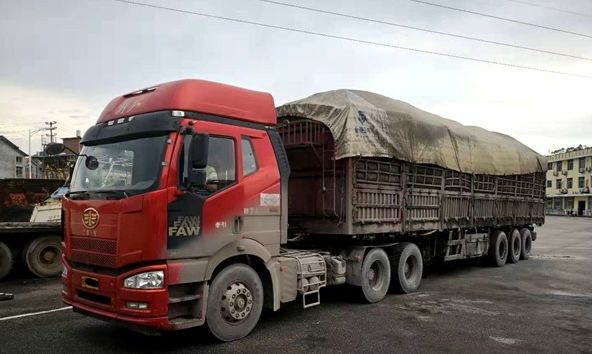 桂林一核载49吨的大货车实载105吨司机不超载怎么赚钱