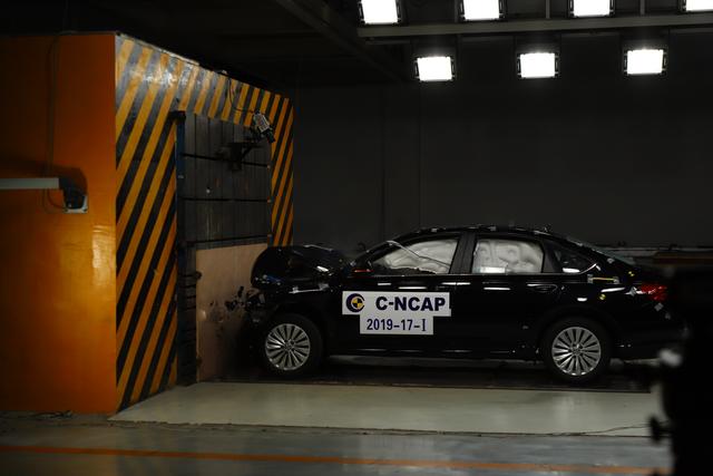 大众朗逸完成碰撞测试别不信这样的表现定会让你们感到满意