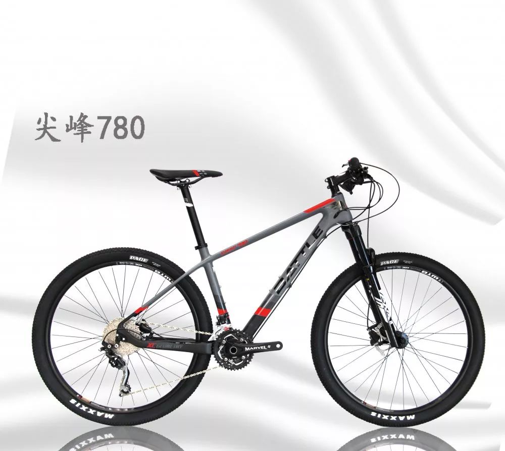 battle碳纤维自行车是自行车发展史上的第四代产品.