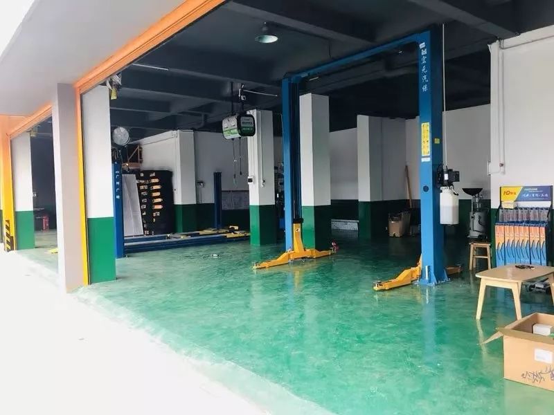 维修保养车间维修保养车间轮胎商品区以及四轮定位工作区无尘贴膜室精