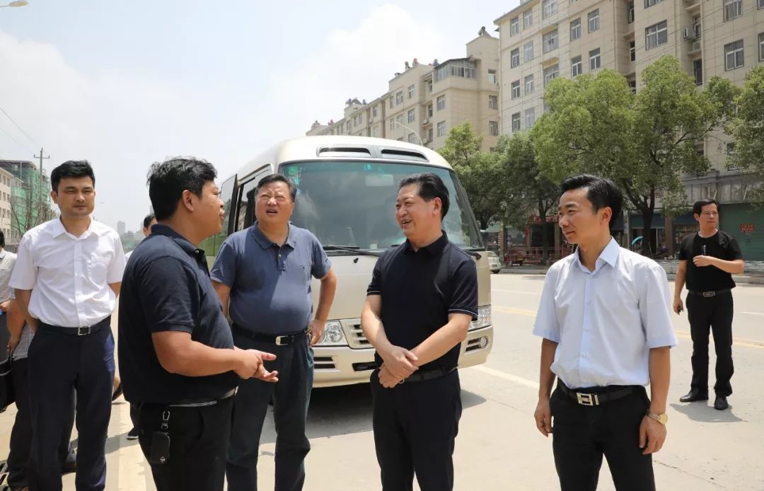 城市功能与品质提升办主任郭德平等参加调研,副市长彭敏,县委书记