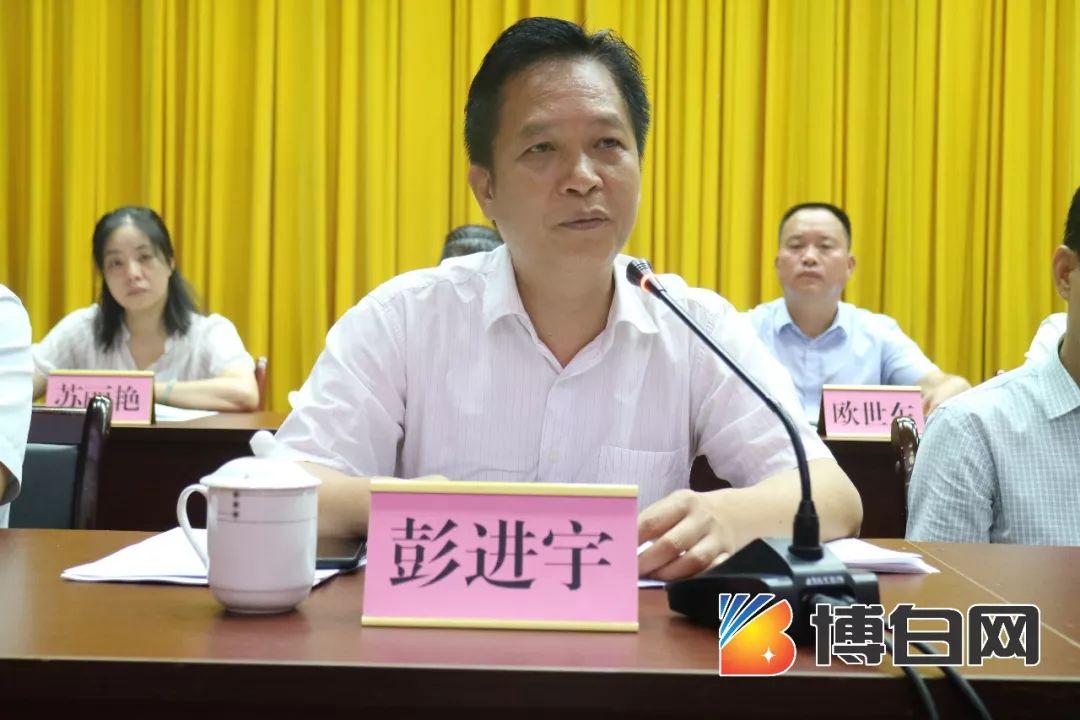 玉林市委副秘书长,市扶贫办主任钟永东同志就我县脱贫攻坚工作作了