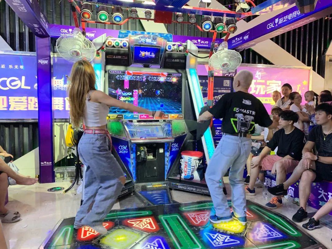 cgl电竞中心武汉经开大玩家e5战队成立欢迎各路大神前来pk