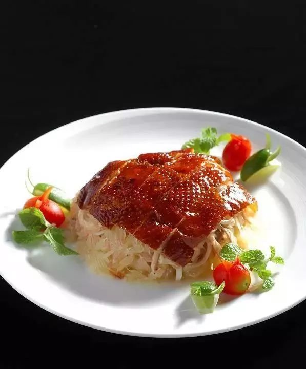 1彩衣红袍迎飞舞 (日式大拼盘)如意龙凤同庆贺 (蒜蓉蒸龙虾)桂蚌伴珠