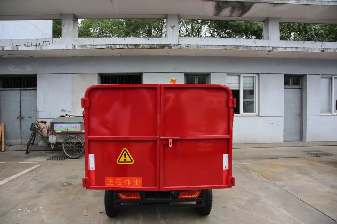 新投入使用的有毒有害垃圾收集车