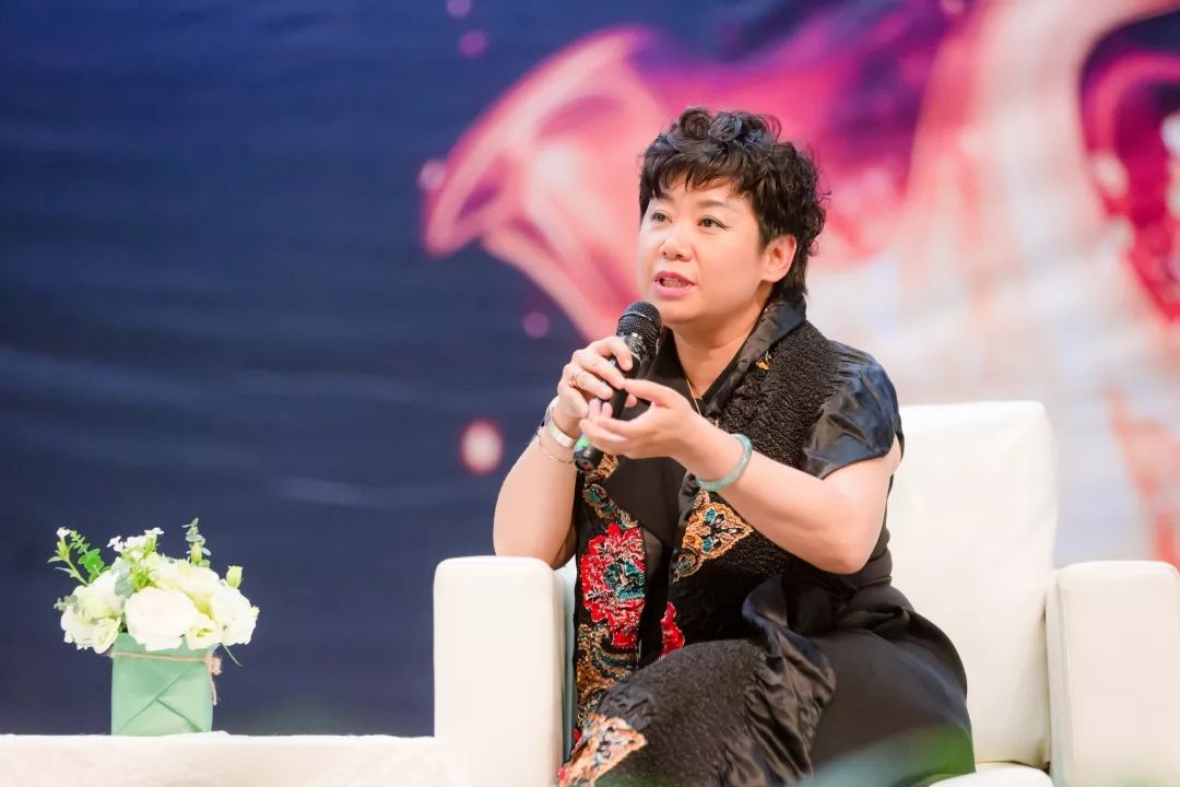 赵聆唐哲钢琴家闫竟舸作为开场嘉宾,一上台就分享了这场"大师公开课"