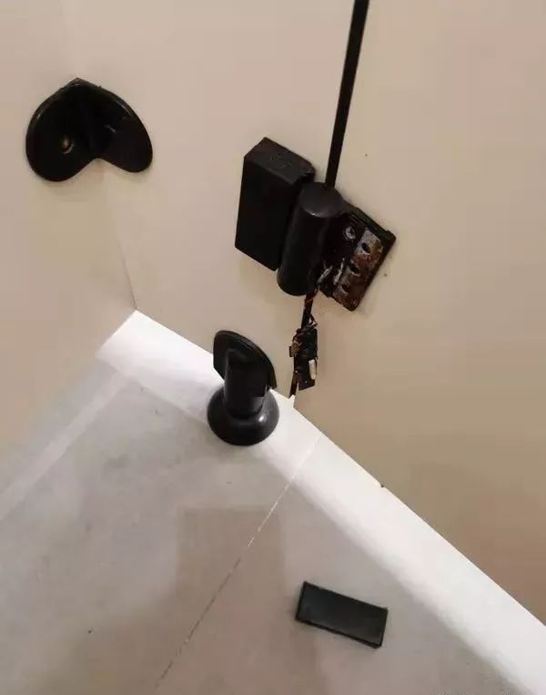 深圳一女厕所惊现针孔摄像头隐藏位置万万没想到