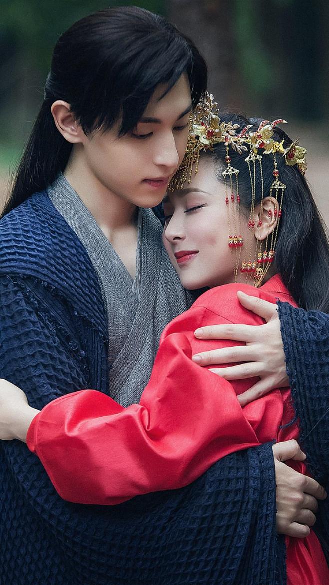 去年年底,杨紫与邓伦主演的古装神话剧《香蜜沉沉烬如霜》再次掀起