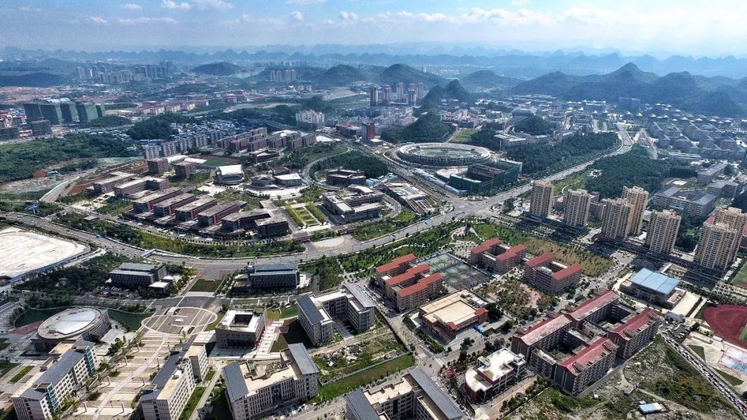 来自东盟各国的学子们,不远万里来到贵安新区,在花溪大学城