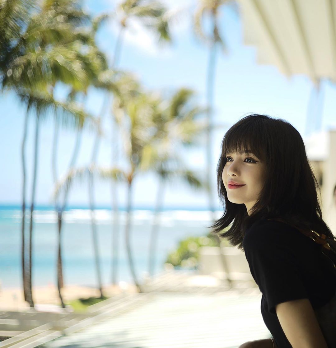 [星闻]lisa夏威夷海边近照,夕阳下清纯可人