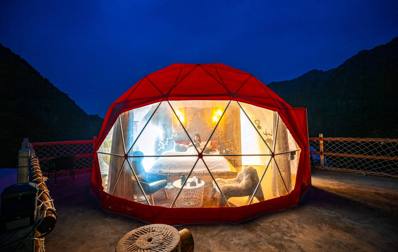 这片被封禁300年的原始森林深处,藏着北京首家高山泡泡屋