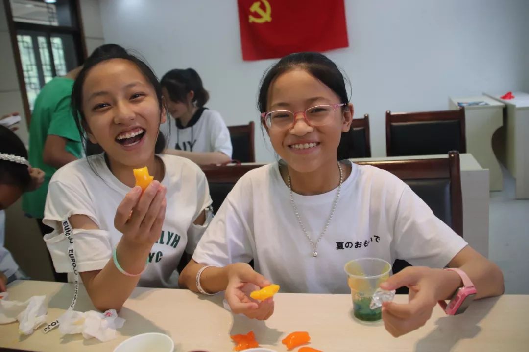 春泥计划司前综合文化站家门口的活动乐园