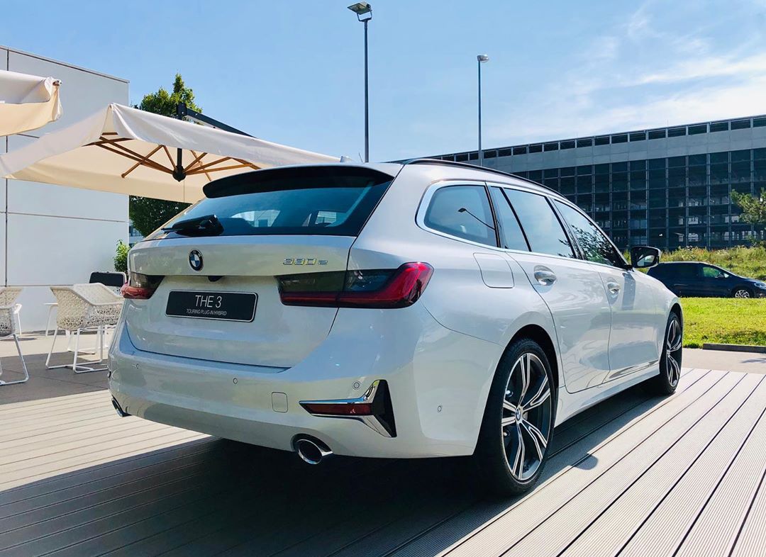 运动的旅行车 全新宝马3系旅行版海外实车