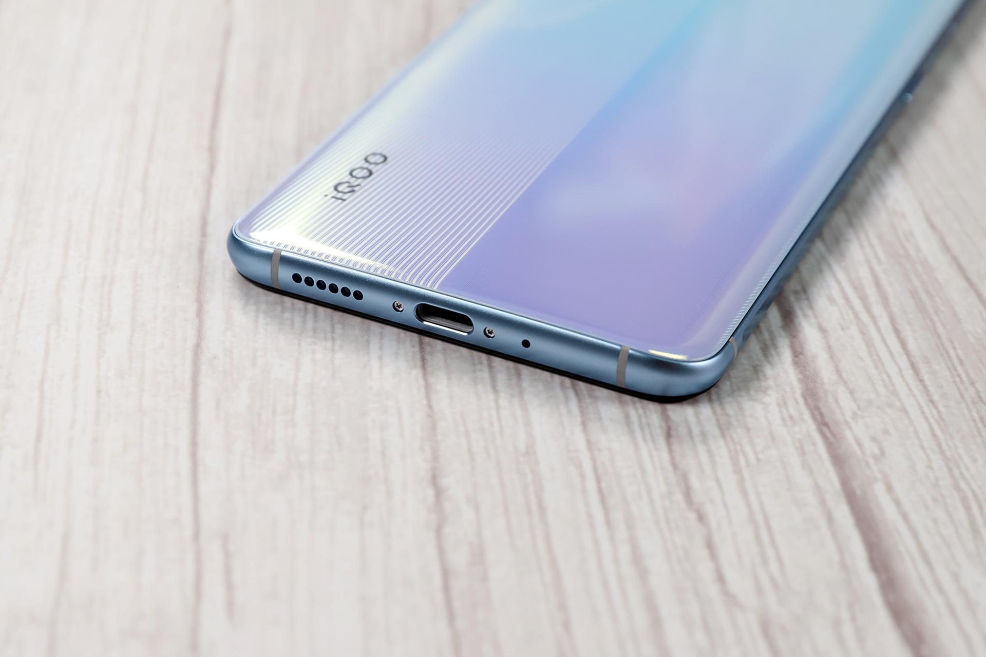 优雅时尚 iqoo全新配色羽光白图赏