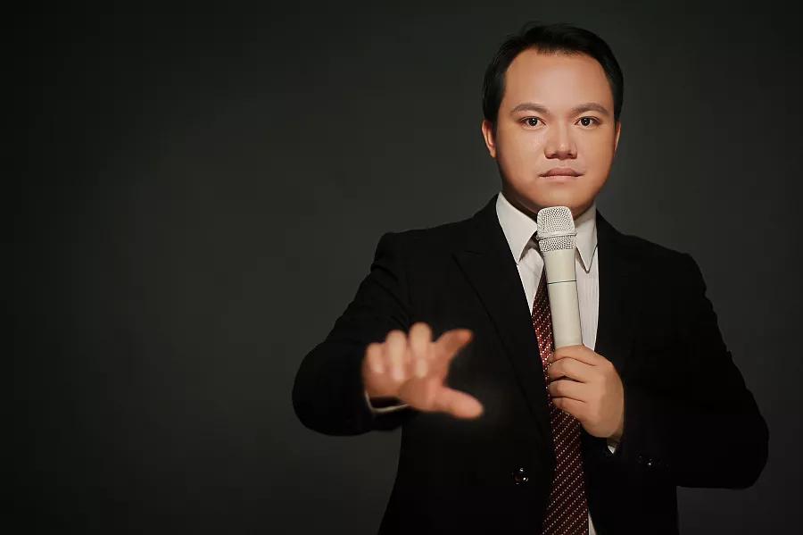 因教育大爱,一年300余场演讲:成功者拼命努力,你凭什么安逸_陈武民