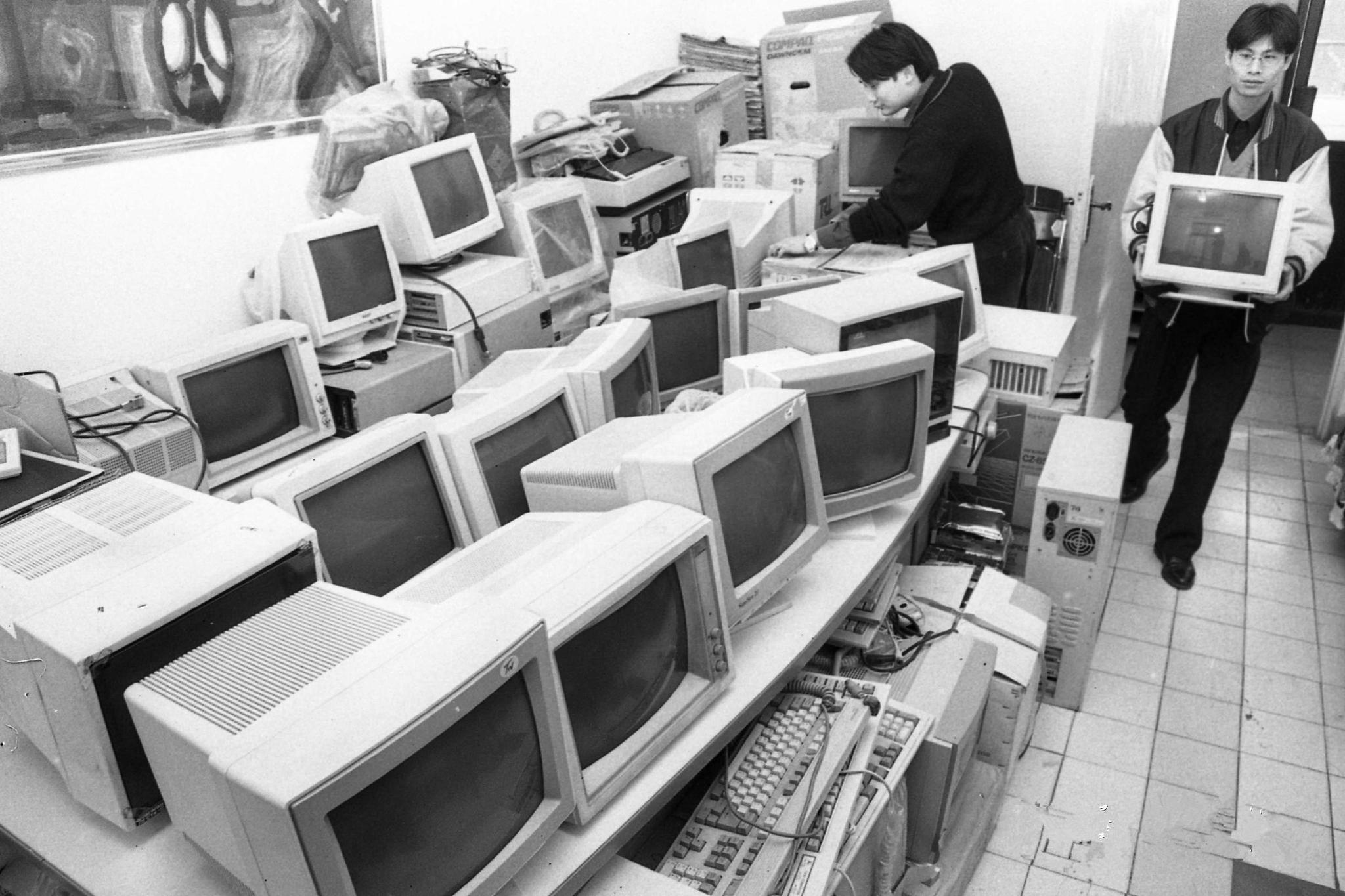 镜头下:2000年的北京,19年转瞬即逝_电脑教室