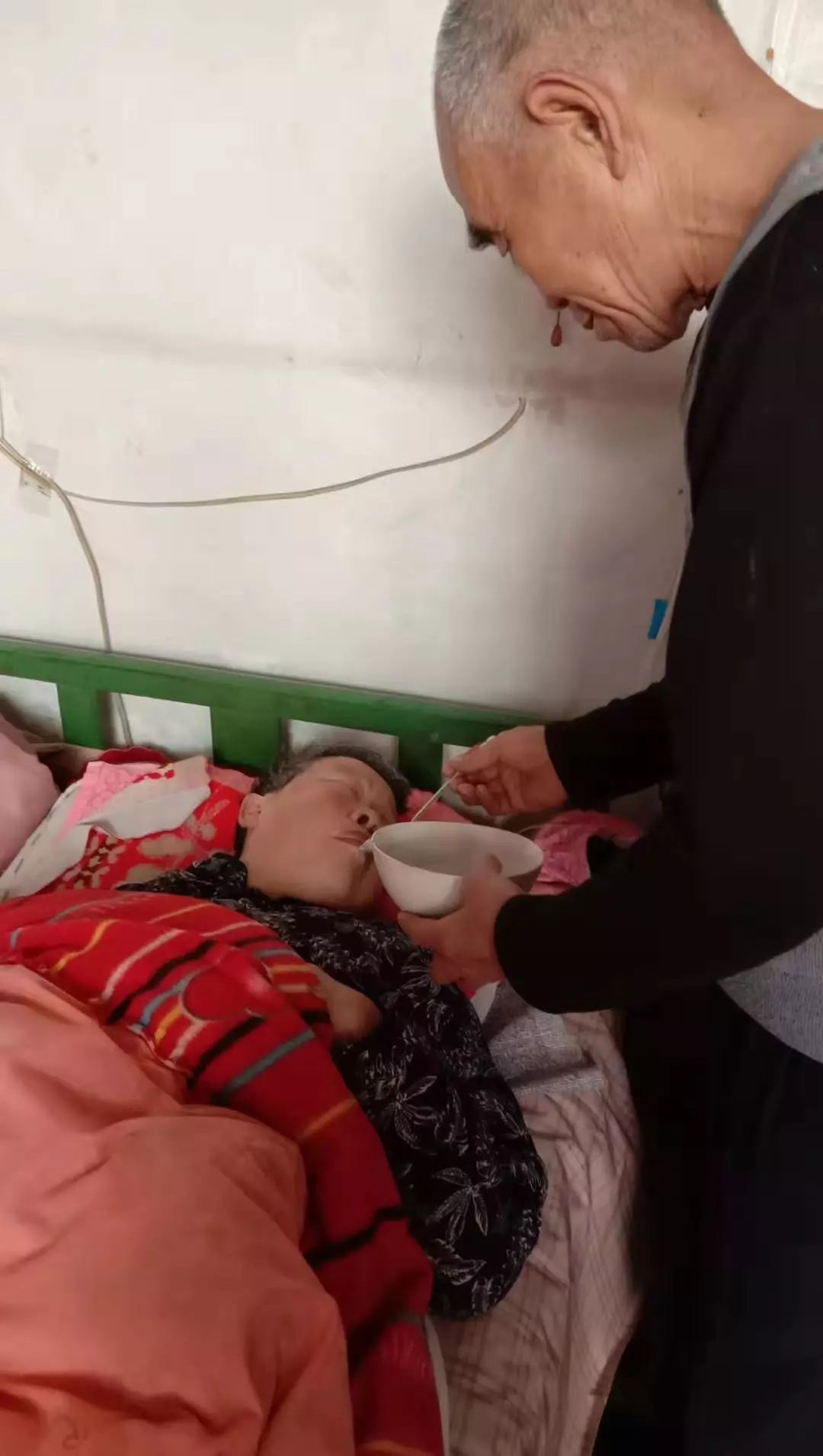 照顾瘫痪老伴13年我县这个老人获评邢台好人