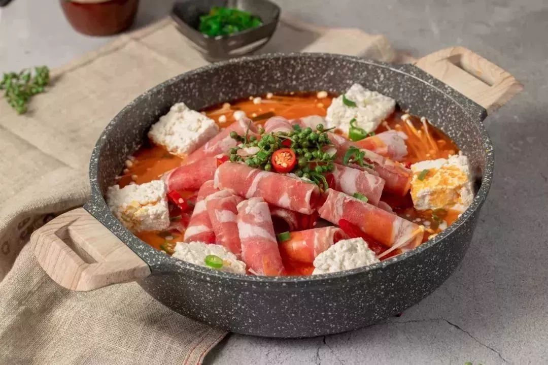 特色小吃爆款推荐hot sale紫薯双色糍粑怪味狼牙土豆藤椒猪肉粒紫薯球