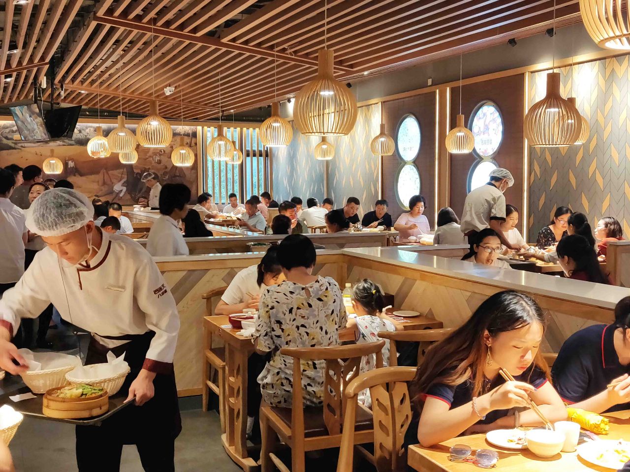 郑州国贸360的关虎屯美食街关了上班族扎推品质餐厅