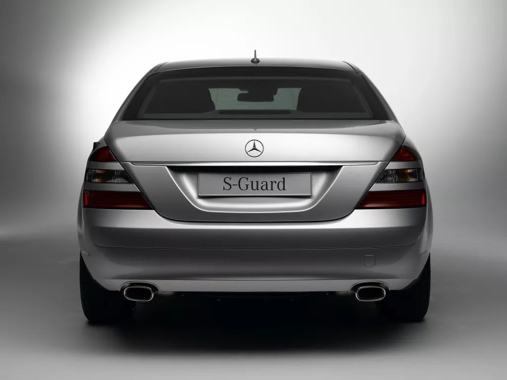 当年加购置税和保险落地近290万的w221s600