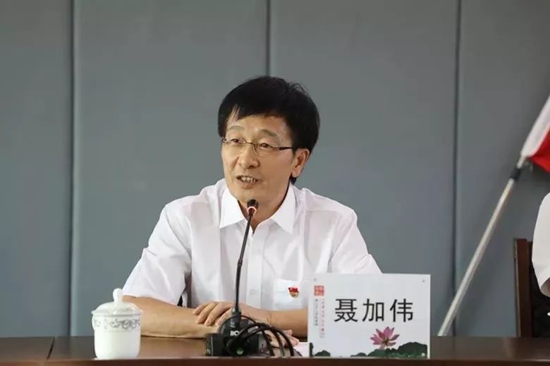 江门市工商联党组书记庄春维寄语民营企业自身要遵纪守法搞经营,聚精