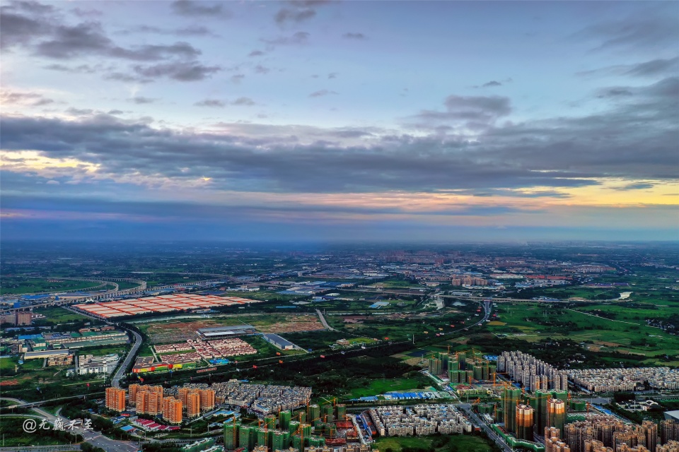 好看落日斜衔处红霞绚烂映西川