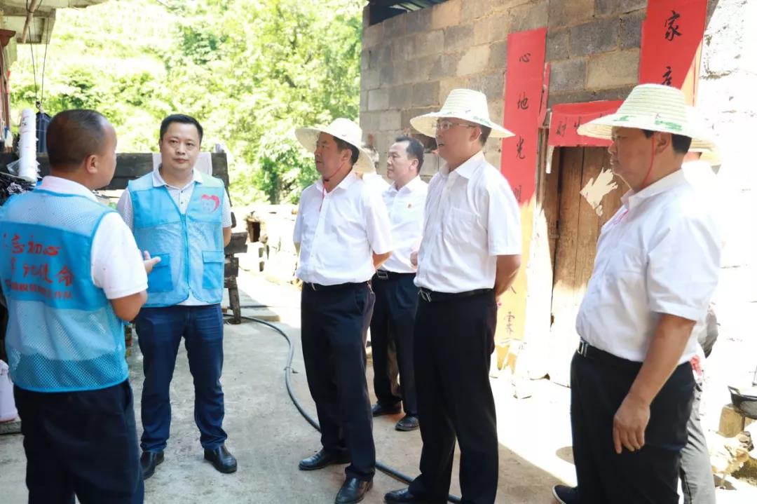 惠水县委书记万庆华率党政考察团到罗甸调研脱贫攻坚工作,县委书记杨