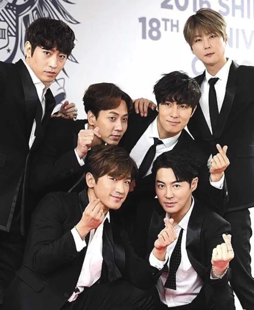 5月9日,发行第一张韩语专辑《终结者(677117)》,主打歌为专辑