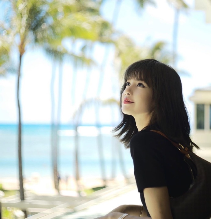 lisa在夏威夷是怎样度过的呢多看一眼风景不如看你呜呜呜超绝美照公开