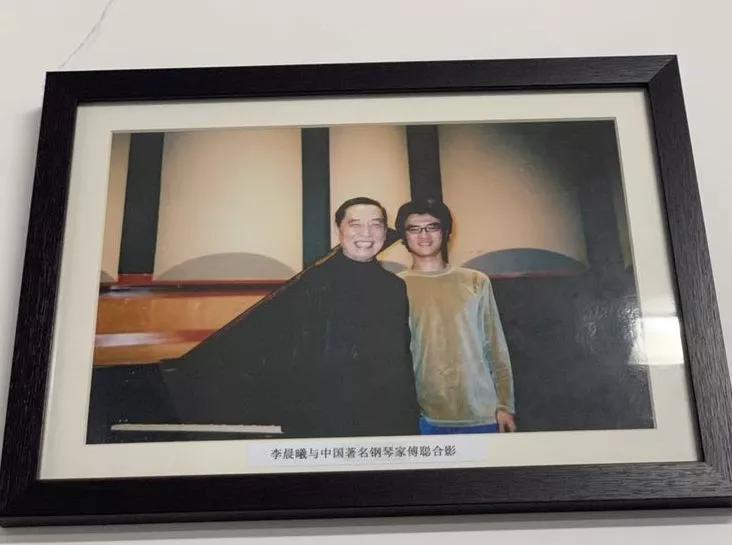 李晨曦钢琴音乐会演奏照片2006年就受邀参加维也纳纪念莫扎特250周年