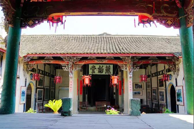 方格,菱形和井字纹的窗棂,悠长悠长的小巷石板,多出徐氏宗祠,邵氏宗祠