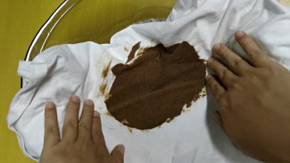 衣服泡一泡躺着就把衣服洗干净了不但去污而且杀菌贴