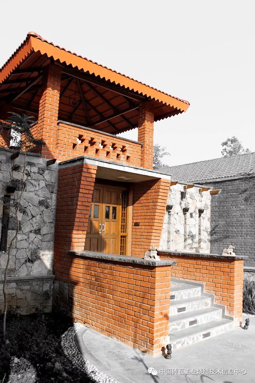 扭曲圆柱红砖之家(欧帕集团)_房子