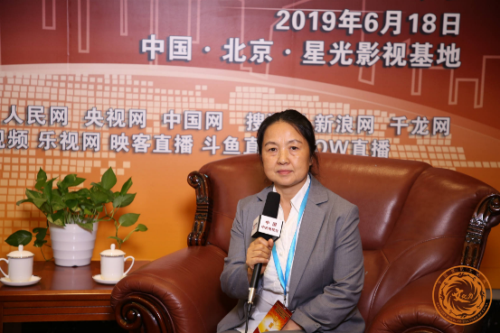 获奖嘉宾"中国当代十大诚信企业家"张秋萍