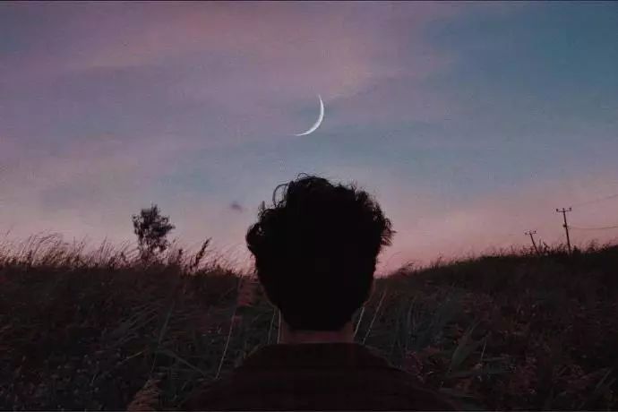 伤感语录在迷惘中漫无目的地挣扎着最后只守着寂寞无法再归来