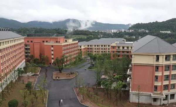 平昌中学新校区(二期)项目位于金宝新区,占地180亩,概算总投资3.
