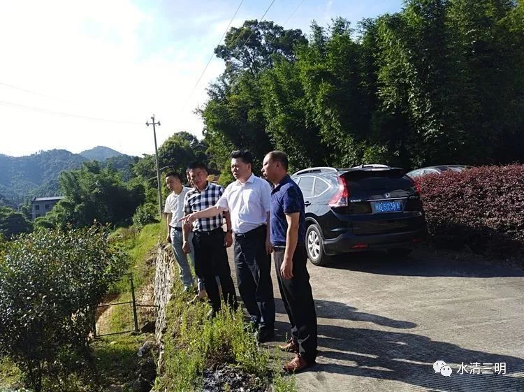 韋繼綱一行深入溪尾鄉,西濱鎮對華蘭溪流域河道水質及環境保潔情況