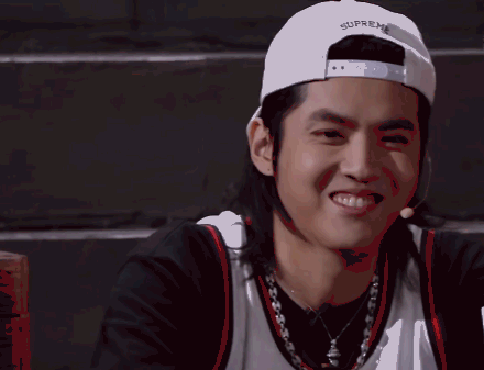 一起在韩国打拼,一起回国走红,一起慢慢变胖…这真是缘分啊_吴亦凡