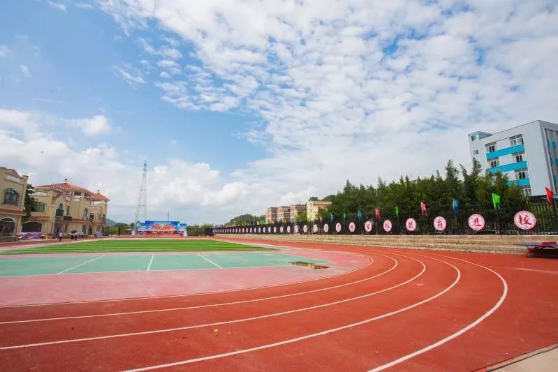 很多家长都来报名了,梧州这所学校值得了解下