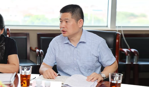 浏阳经开区经济发展局副局长章文正绿之韵集团副总经理黄莎莎绿之韵