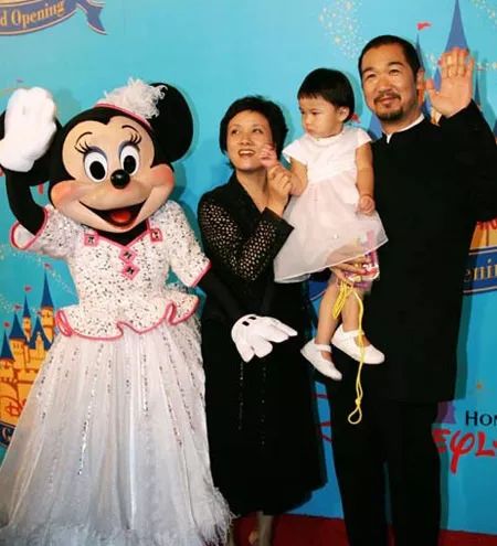 嫁给张国立,却因一张协议28年不准生育,61岁的她终于做了母亲_邓婕