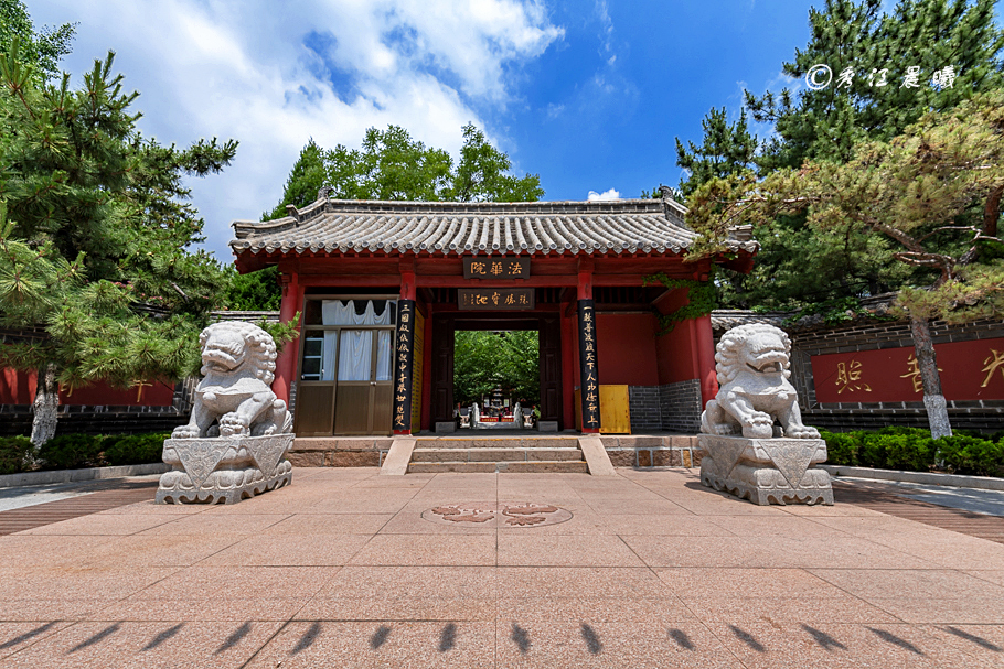 荣成赤山景区里的法华院是胶东规模最大的佛教圣地,威海唯一的一座