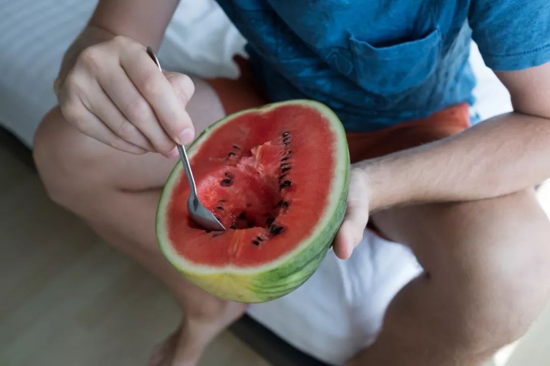 为什么不能用勺子吃西瓜?
