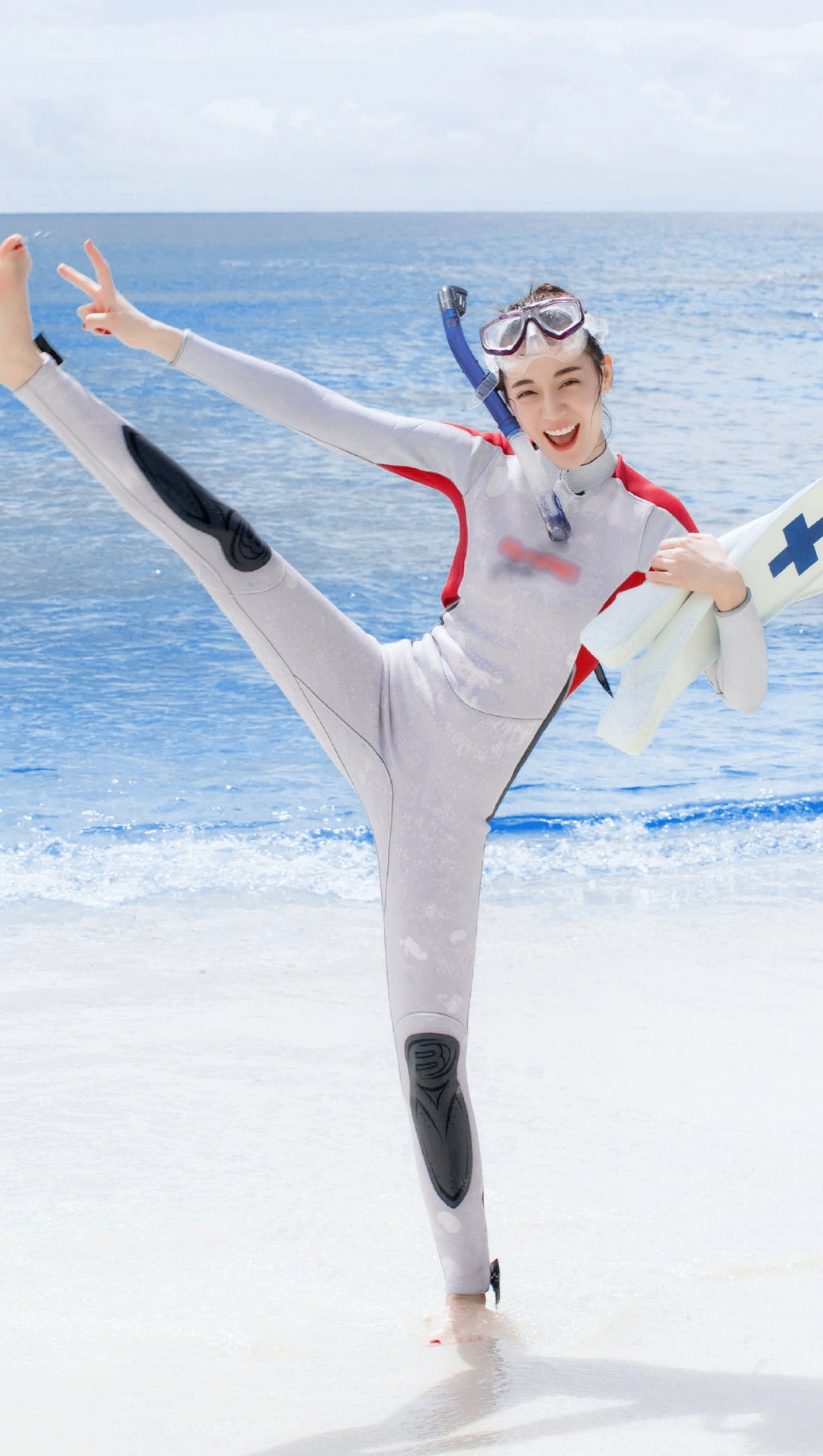 迪丽热巴27岁的愿望实现了一个,这个比26岁蹦极的愿望难度还要大_游泳