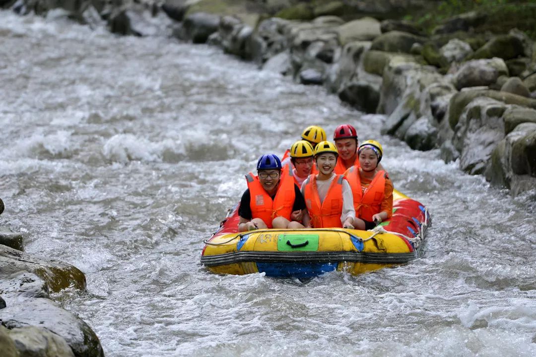 漂流网红浪摆桥水世界来沐川龙门大峡谷漂流感受夏日的清凉与刺激